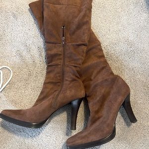Heeled boots (brown suede) comfortable and stylish size 8
